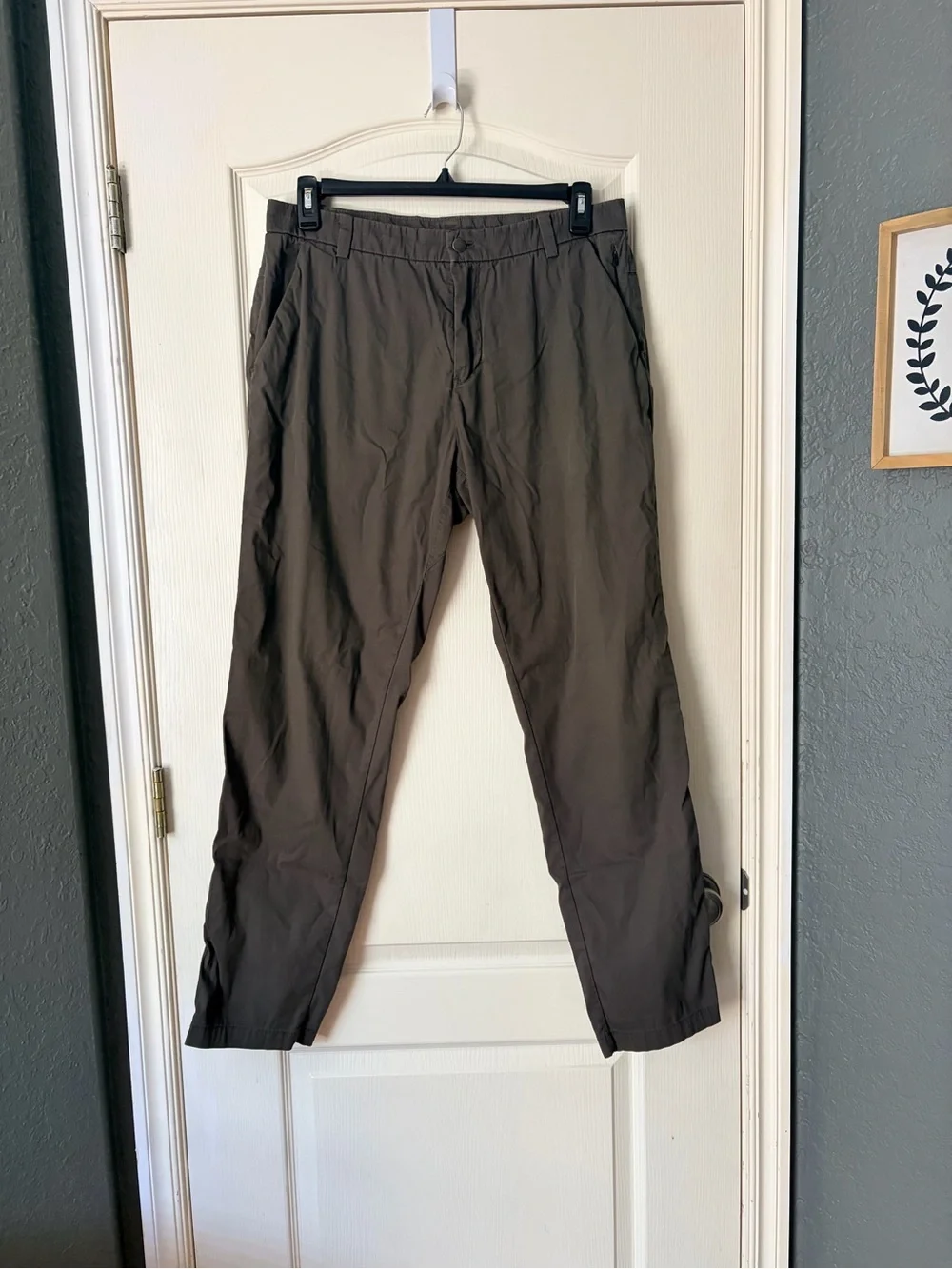 Lululemon men’s ABC Classic Fit Trouser Warpstreme, Olive Brown Size 34